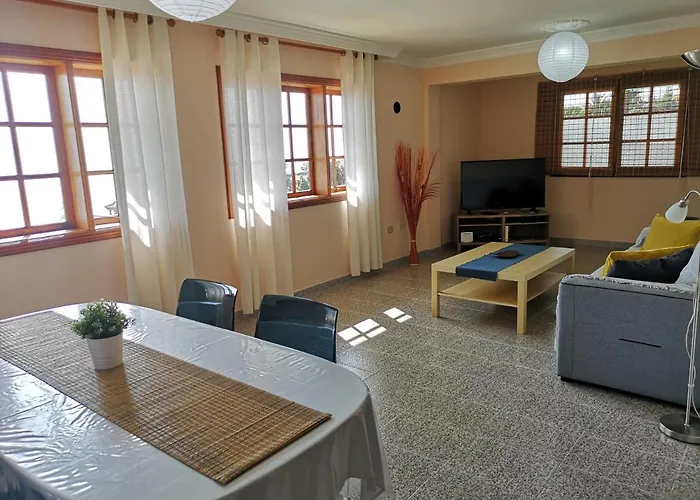 Sea And Mountain View Apartment
